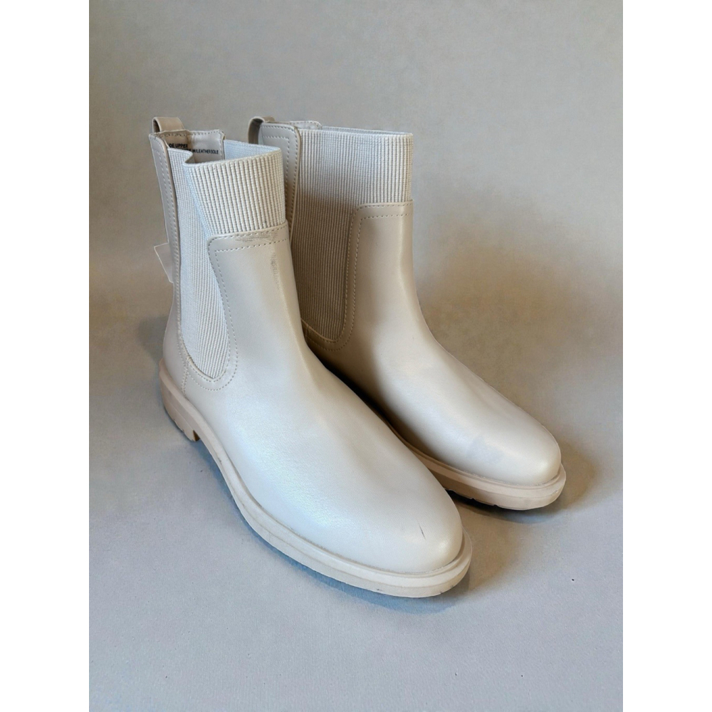 Alfaniโ Women's Ivory Faux Leather Tackoma Lug Bootie Boots Shoes Size 8.5M